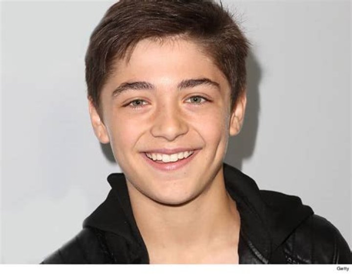 Asher Angel age: How old is Asher Angel? Dating Girlfriend? Or Single? (2022)