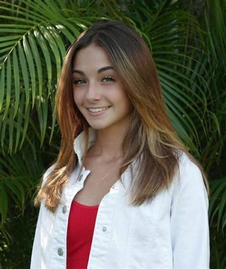 Ava Majury Age | Wiki, Net worth, Bio, Height, Boyfriend |