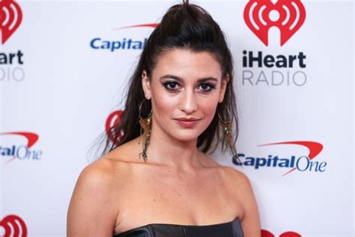 How tall is Ashley Reyes