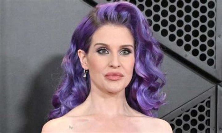 How tall is Kelly Osbourne