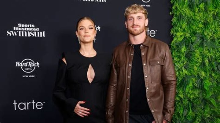 How tall is Logan Henderson