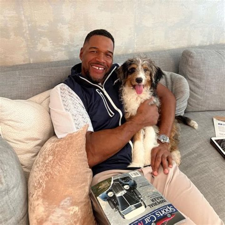 How tall is Michael Strahan