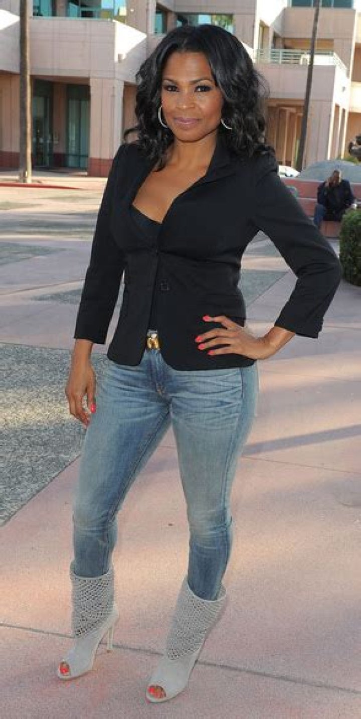 How tall is Nia Long