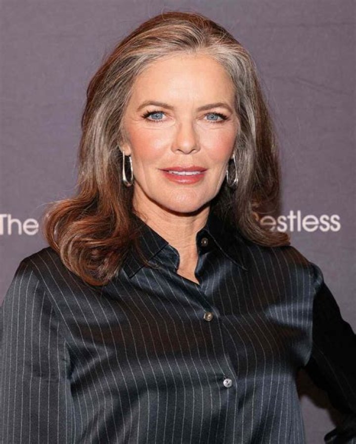 How tall is Susan Walters