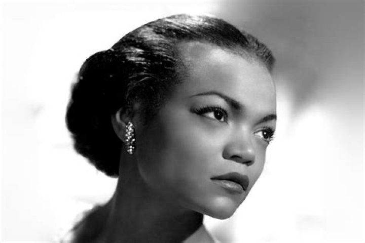 How tall was Eartha Kitt
