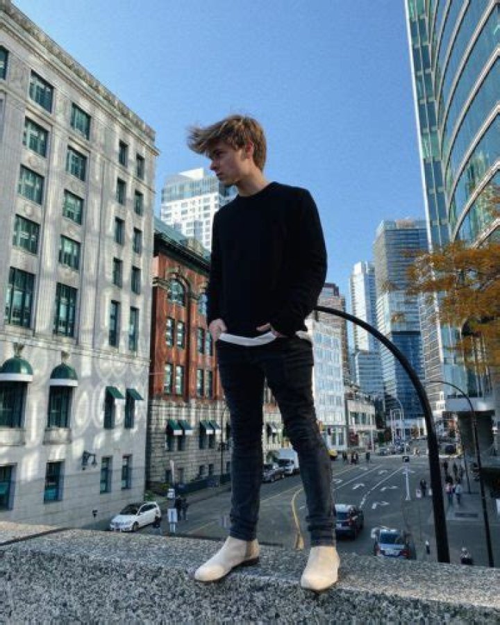 Luke Korns Age | Wiki, Net worth, Bio, Height, Girlfriend ?