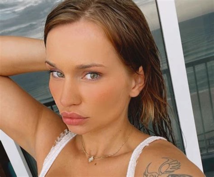 Zoie Burgher Net Worth, Age, Height, Wife